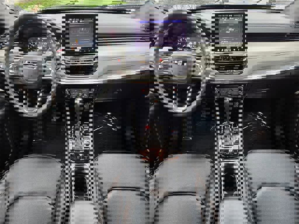 Used 2024 Jeep Compass Limited image 9