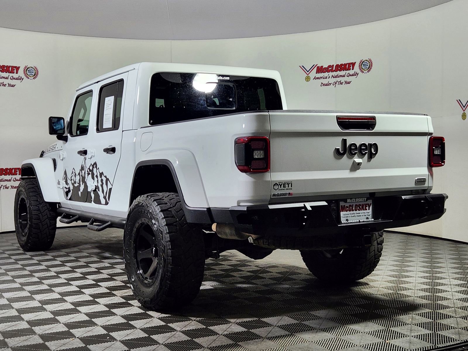 Used 2020 Jeep Gladiator Overland w/ Dual Top Group image 8