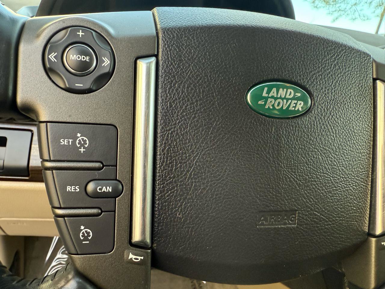 Used 2013 Land Rover LR2 image 37
