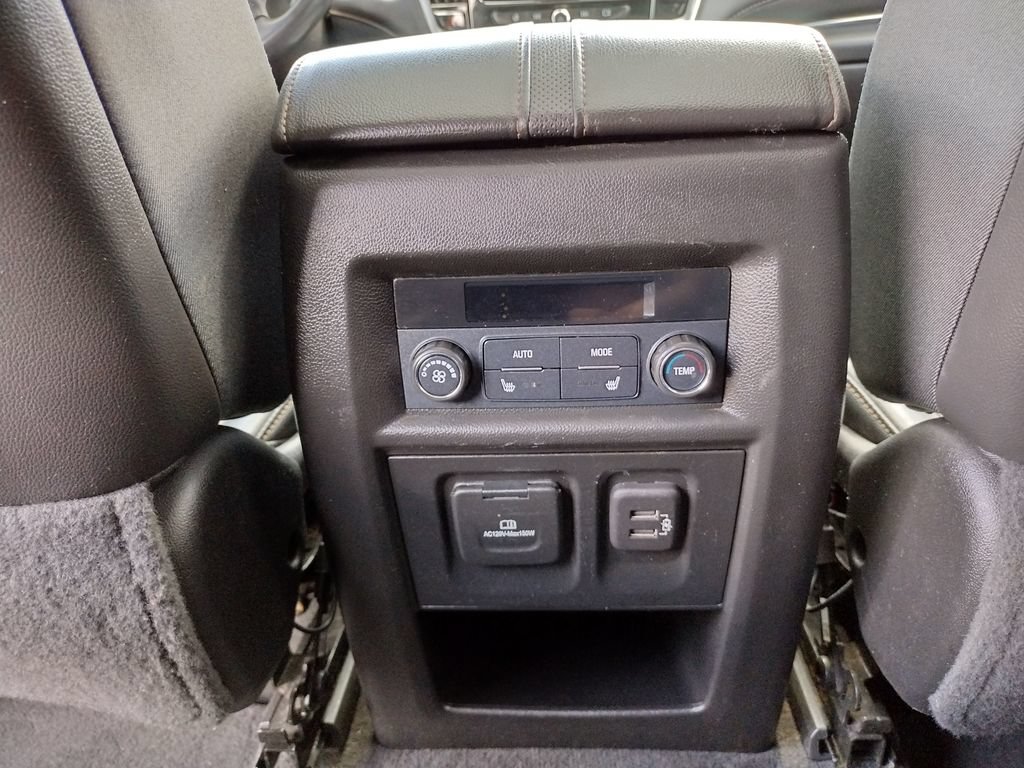 Used 2021 Chevrolet Traverse Premier w/ Redline Edition AWD/4WD image 10