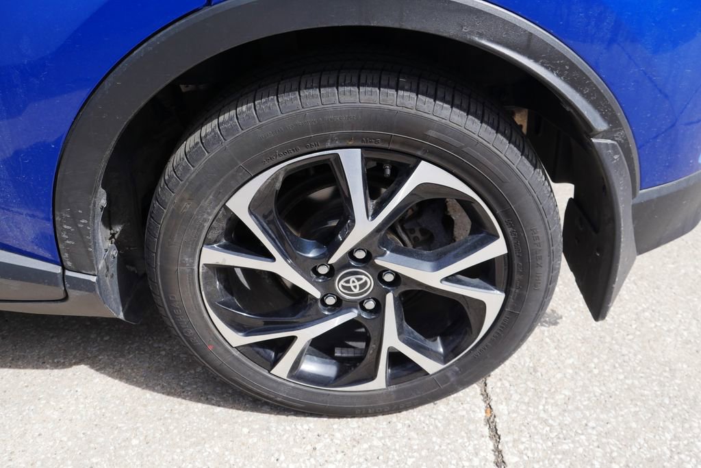 Used 2021 Toyota C-HR XLE image 32