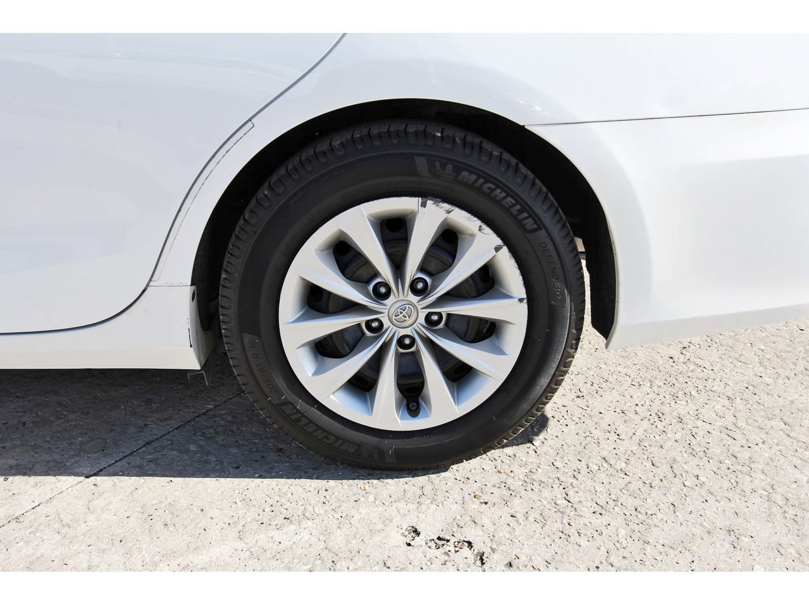 Used 2016 Toyota Camry LE image 31