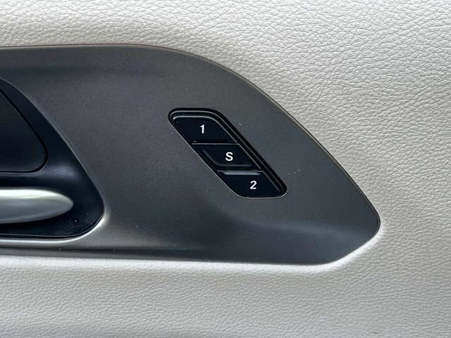 Used 2024 Chrysler Pacifica Limited FWD image 31