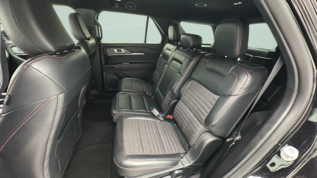 Used 2025 Ford Explorer ST-Line w/ ST-Line Street Pack AWD/4WD image 10