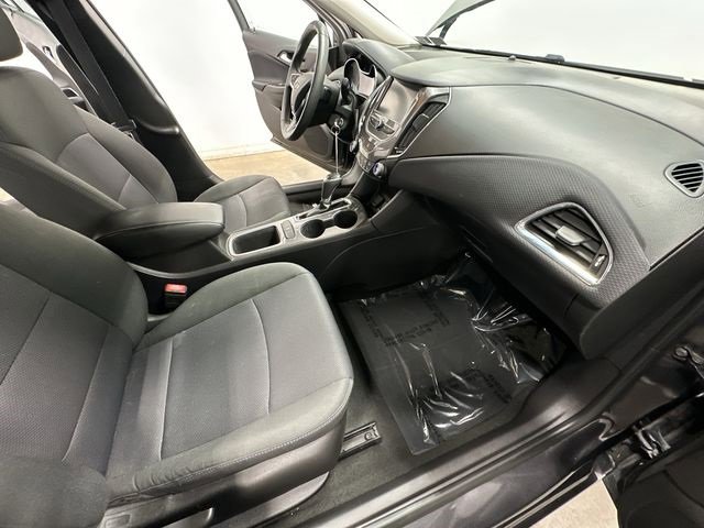 Used 2017 Chevrolet Cruze LT image 19