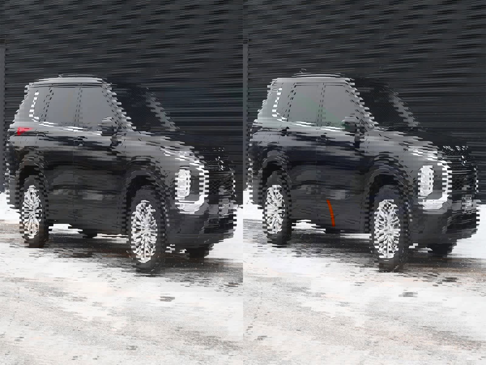 Used 2024 Mitsubishi Outlander ES image 27