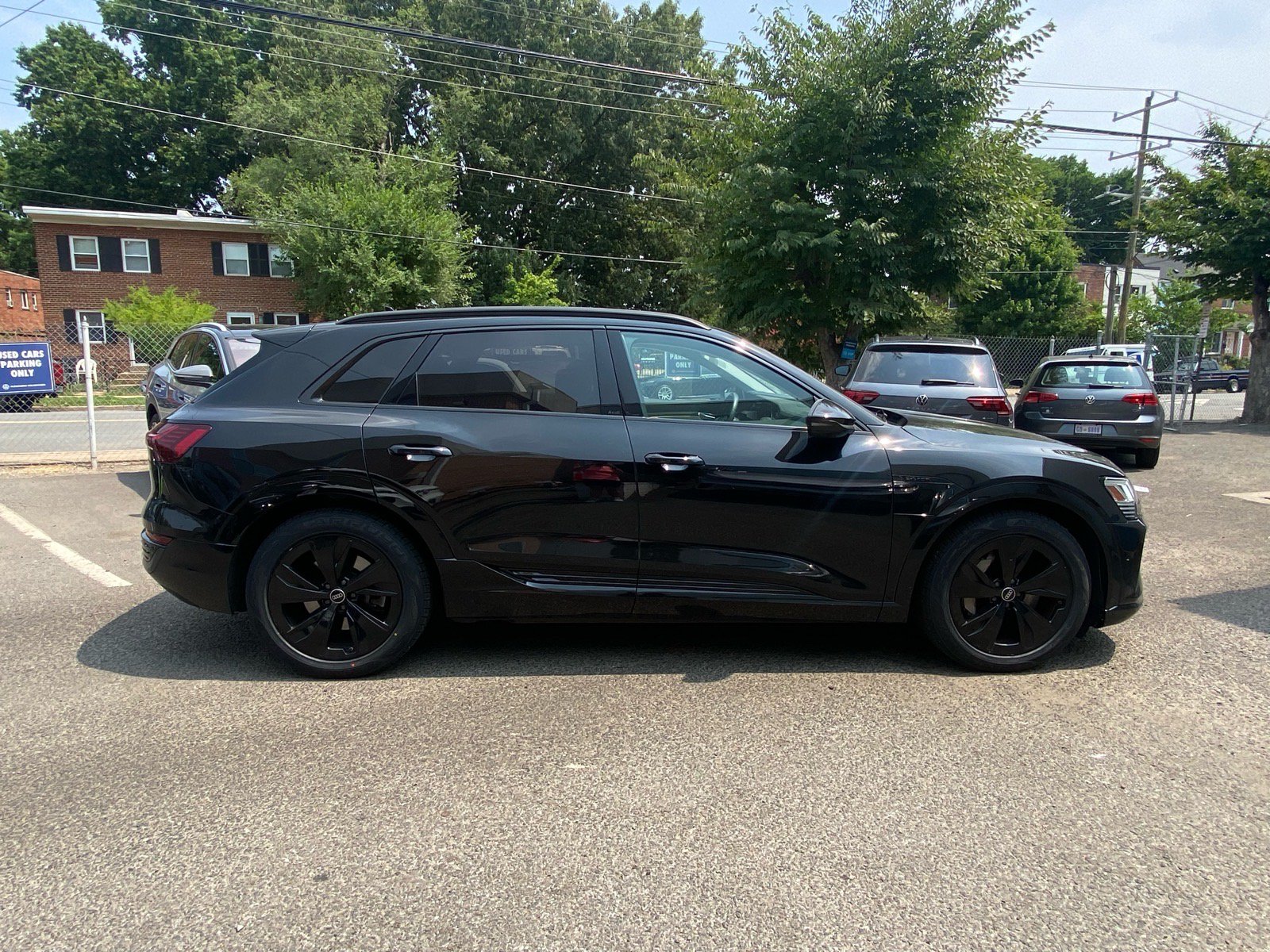 Used 2024 Audi Q8 e-tron Premium Plus w/ Premium Plus Package AWD/4WD image 2