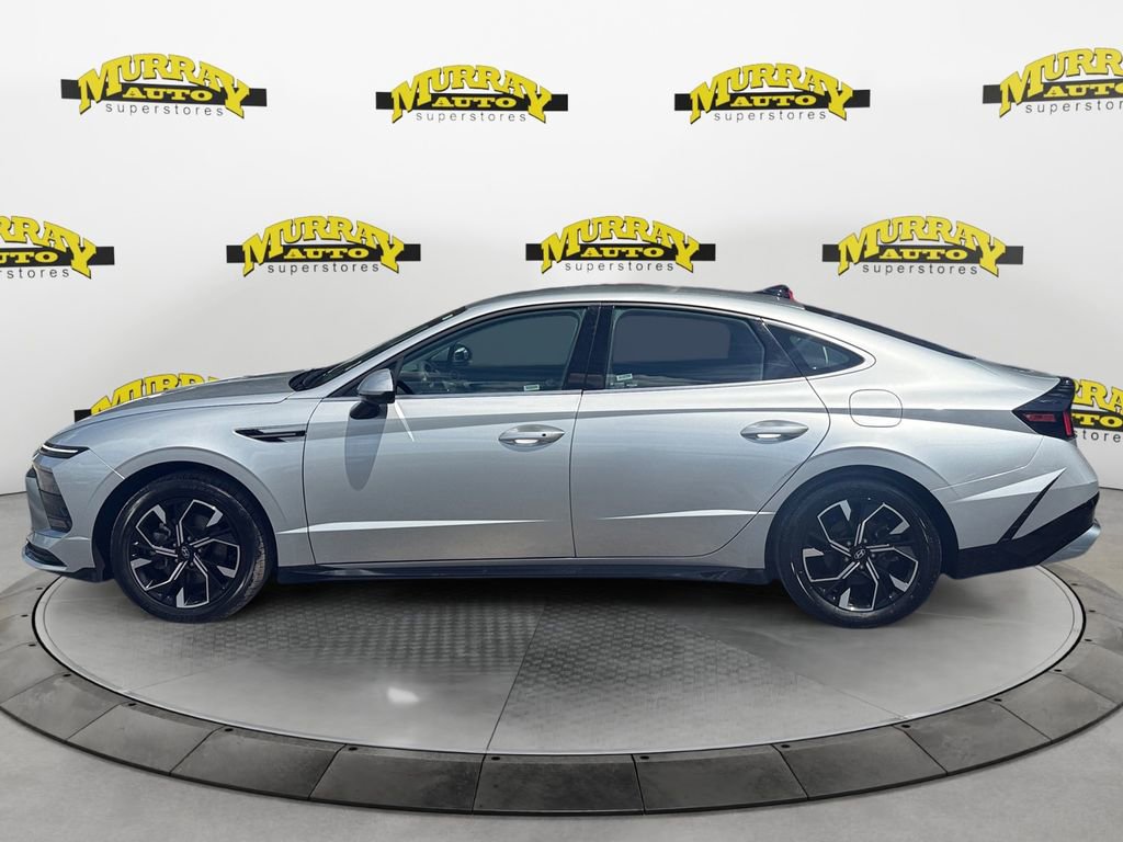 Used 2025 Hyundai Sonata SEL FWD image 2