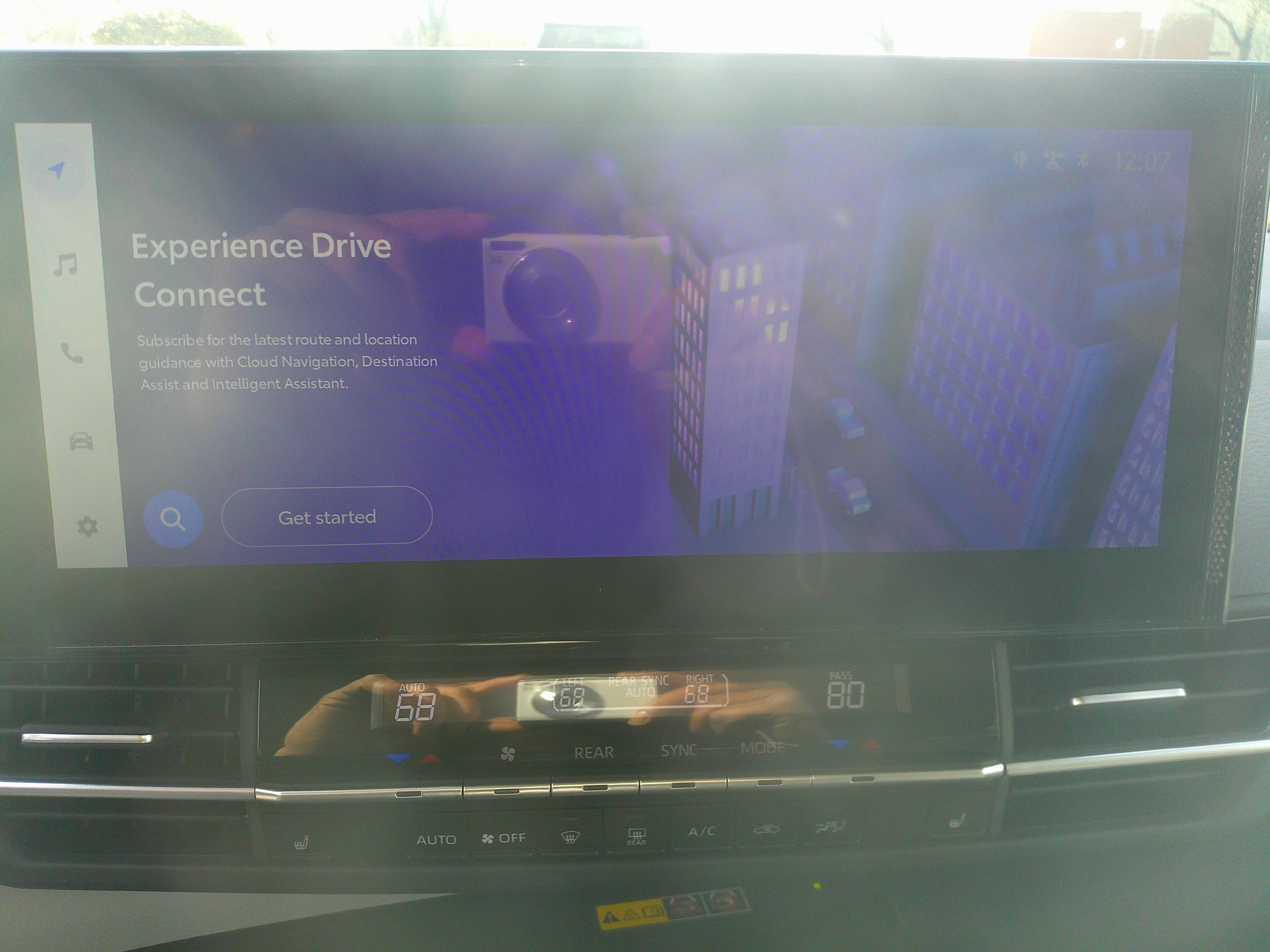 Used 2025 Toyota Sienna XLE image 25