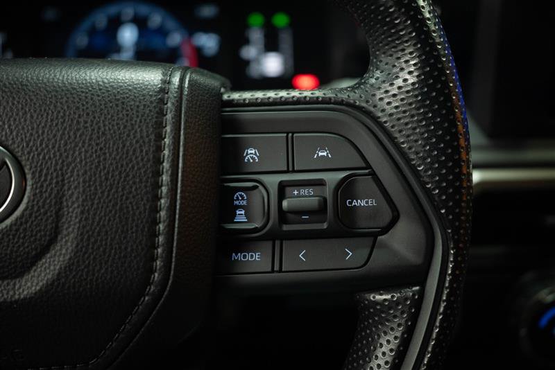 Used 2025 Toyota Tacoma SR5 AWD/4WD image 23