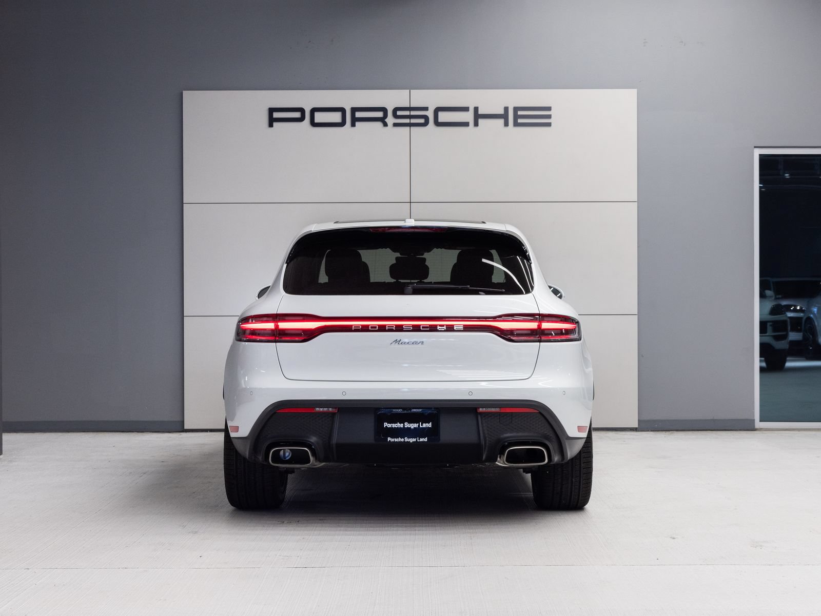 Certified 2026 Porsche Macan AWD/4WD image 6