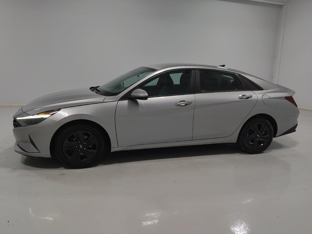 Used 2022 Hyundai Elantra SEL FWD image 2