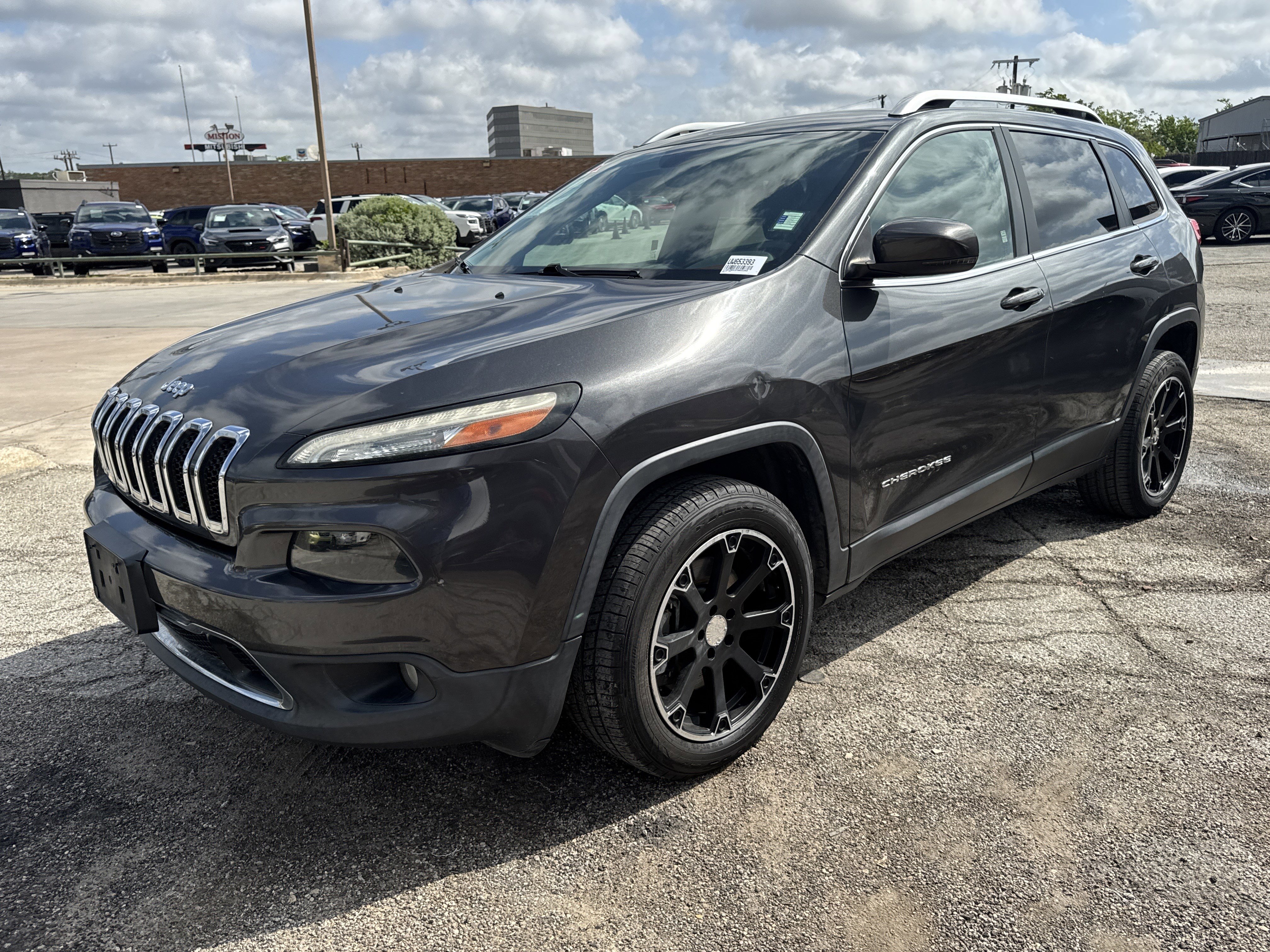 Used 2015 Jeep Cherokee Limited w/ Luxury Group AWD/4WD image 7