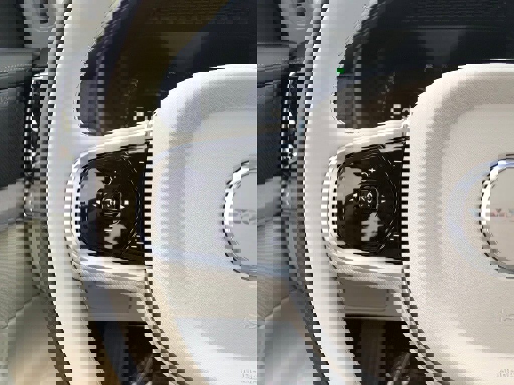 New 2026 Volvo XC90 B6 Ultra w/ Protection Package image 21