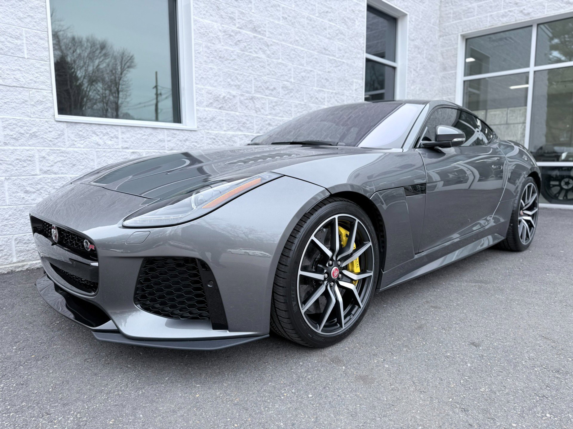 Used 2017 Jaguar F-TYPE SVR image 4