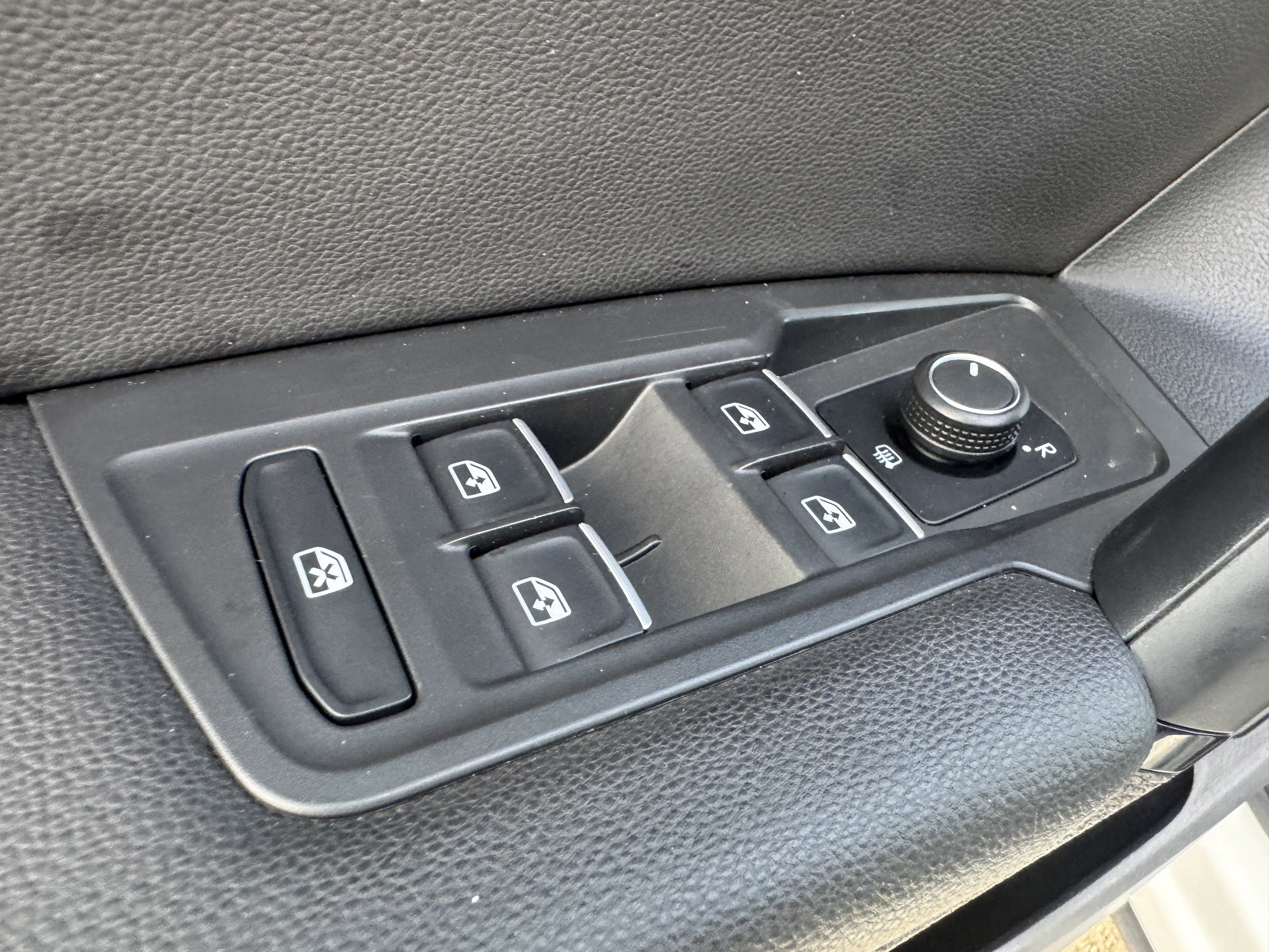 Used 2019 Volkswagen Tiguan SEL image 10