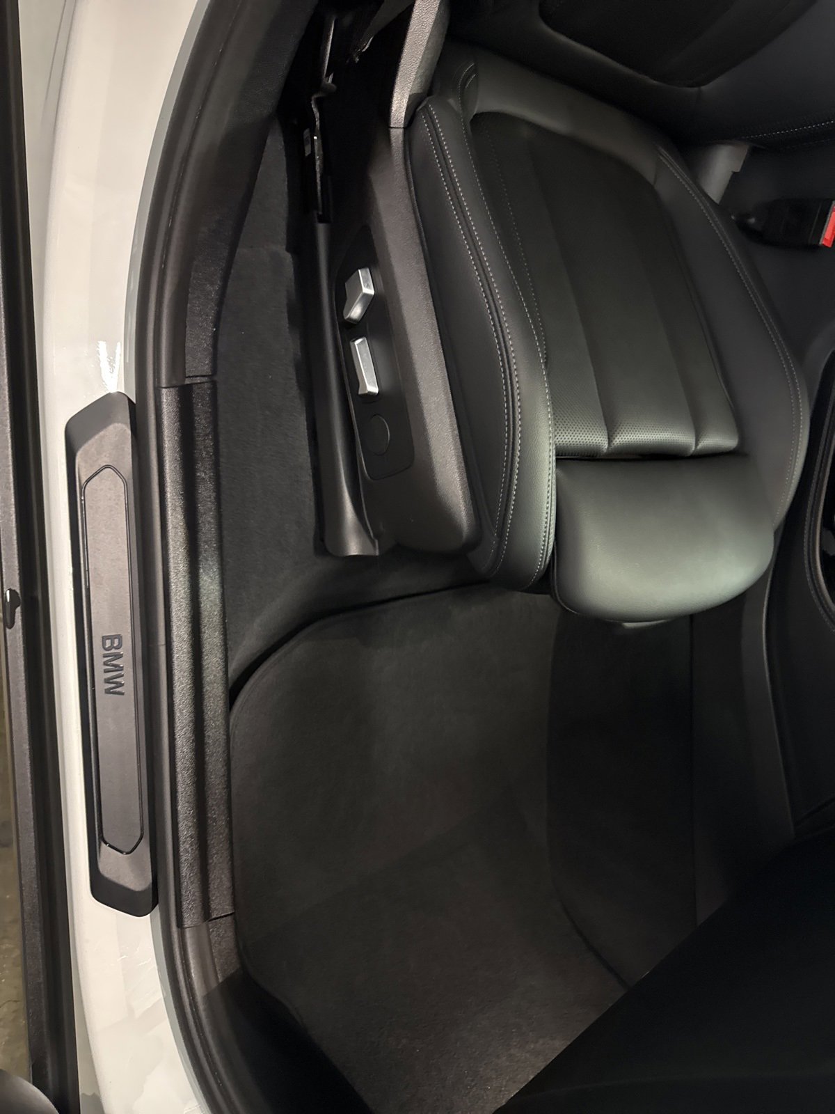 Used 2023 BMW X4 xDrive30i w/ Premium Package image 31