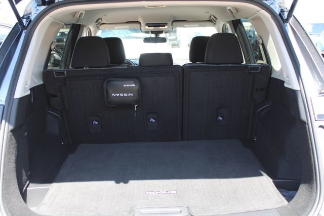 Used 2023 Nissan Rogue SV FWD image 35