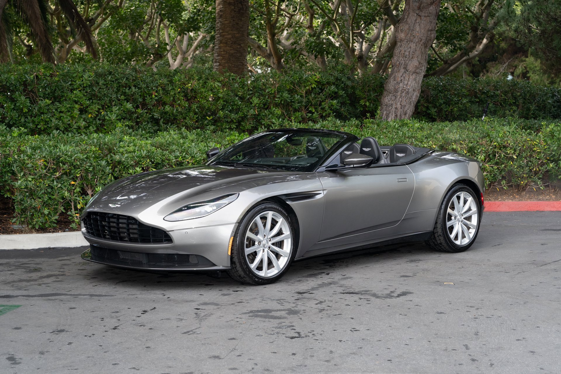 Used 2019 Aston Martin DB11 Volante image 27