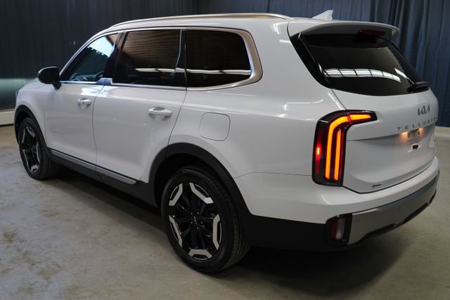 Used 2023 Kia Telluride EX w/ EX Captain's Chair Package AWD/4WD image 5