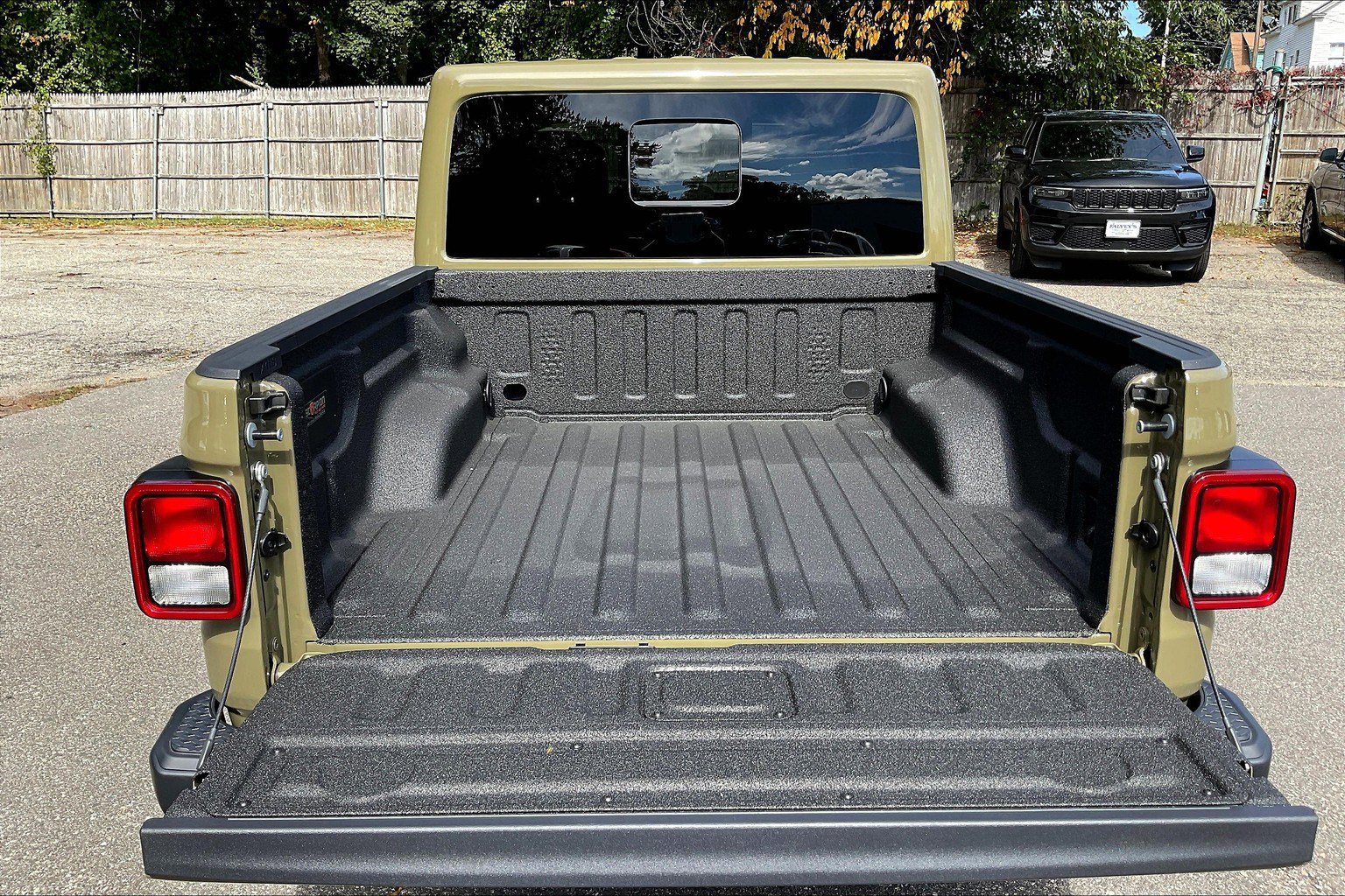 Certified 2025 Jeep Gladiator Sport image 29