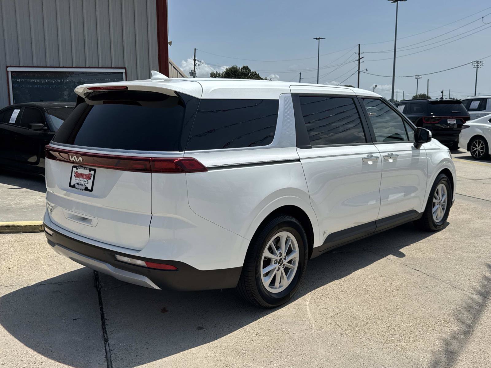 Used 2024 Kia Carnival LX FWD image 7