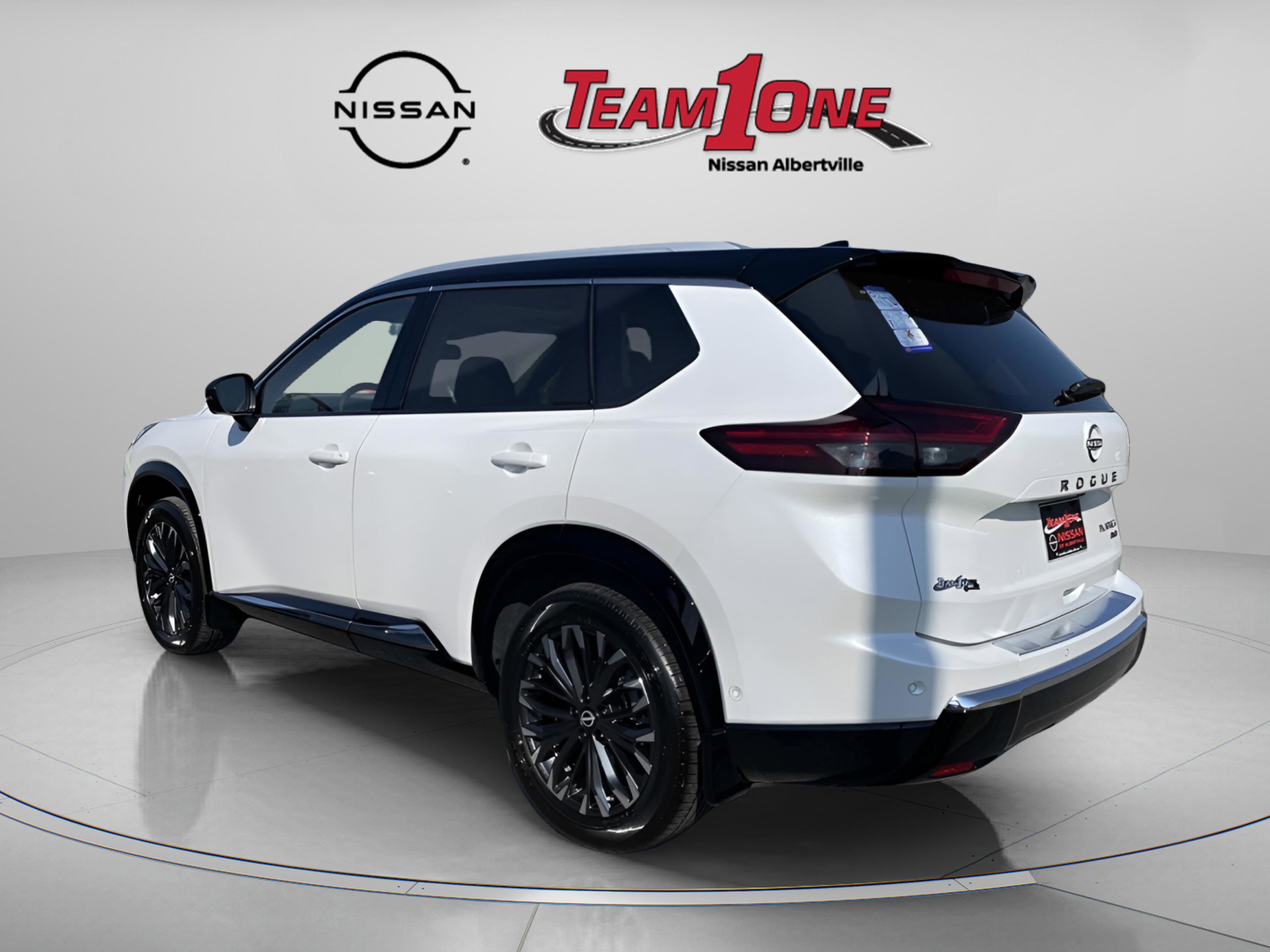 New 2026 Nissan Rogue Platinum image 2