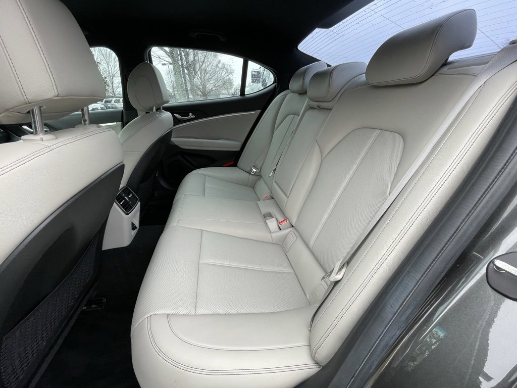 Used 2022 Genesis G70 2.0T image 25