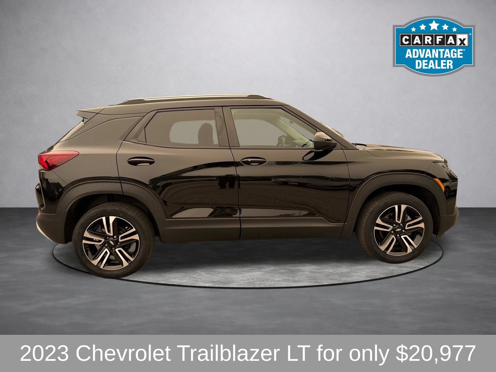 Used 2023 Chevrolet TrailBlazer LT w/ Convenience Package AWD/4WD image 2