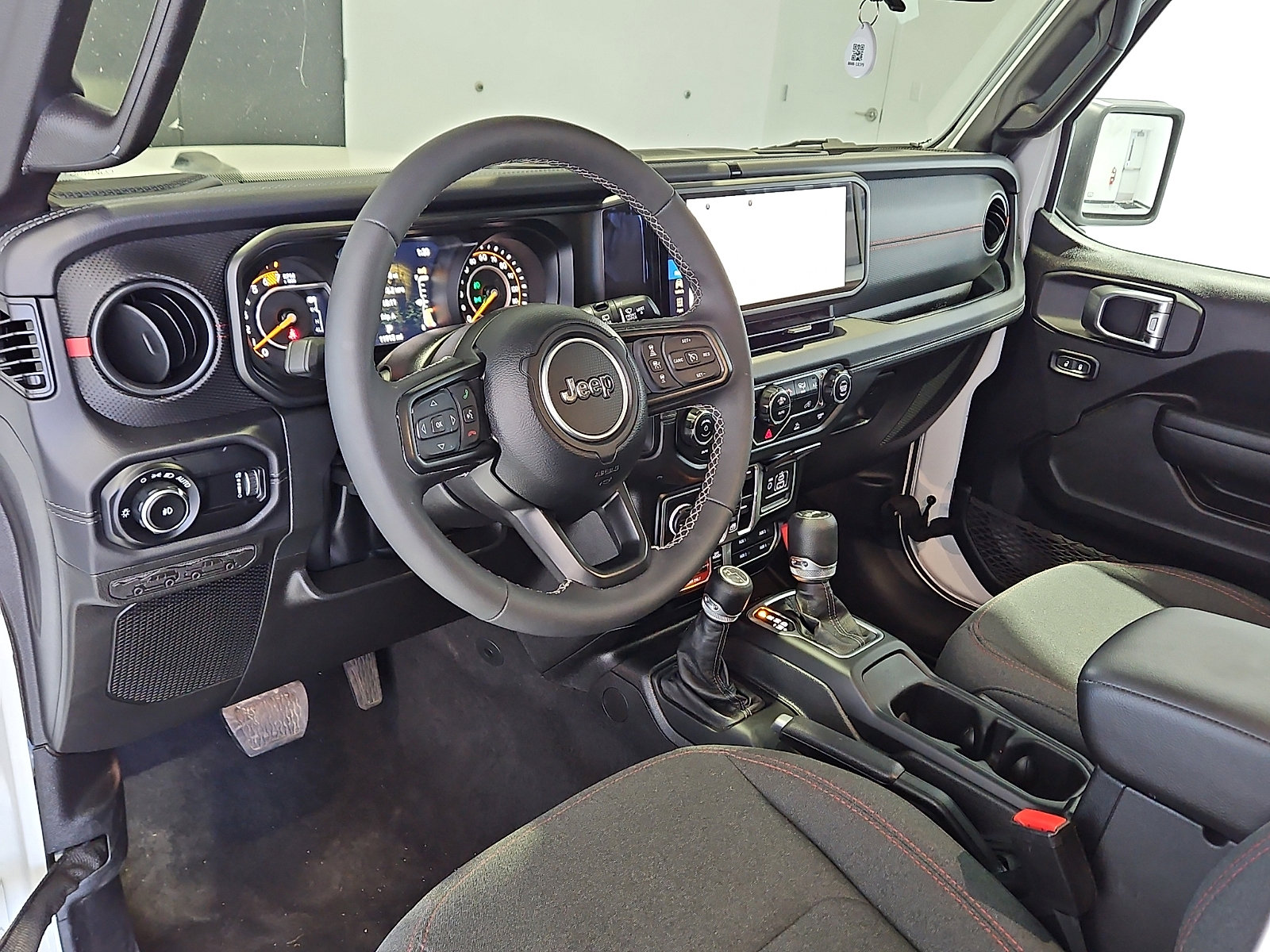 Used 2025 Jeep Wrangler Unlimited Rubicon AWD/4WD image 9