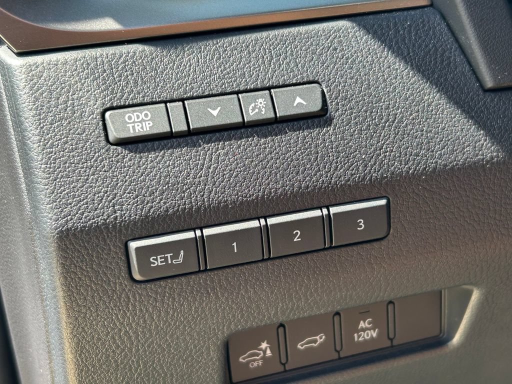 Used 2025 Lexus GX 550 w/ Accessory Package (2T) AWD/4WD image 29