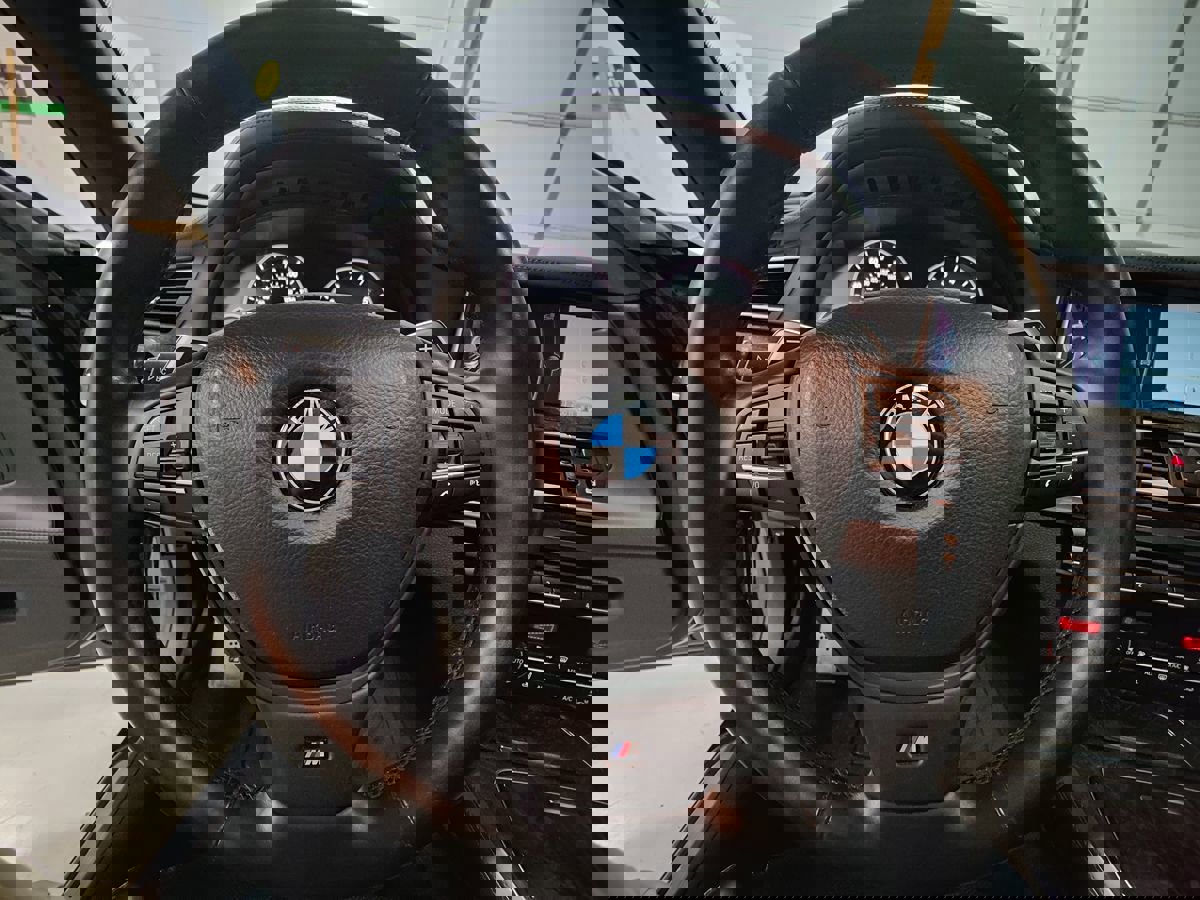 Used 2013 BMW 750Li xDrive image 27