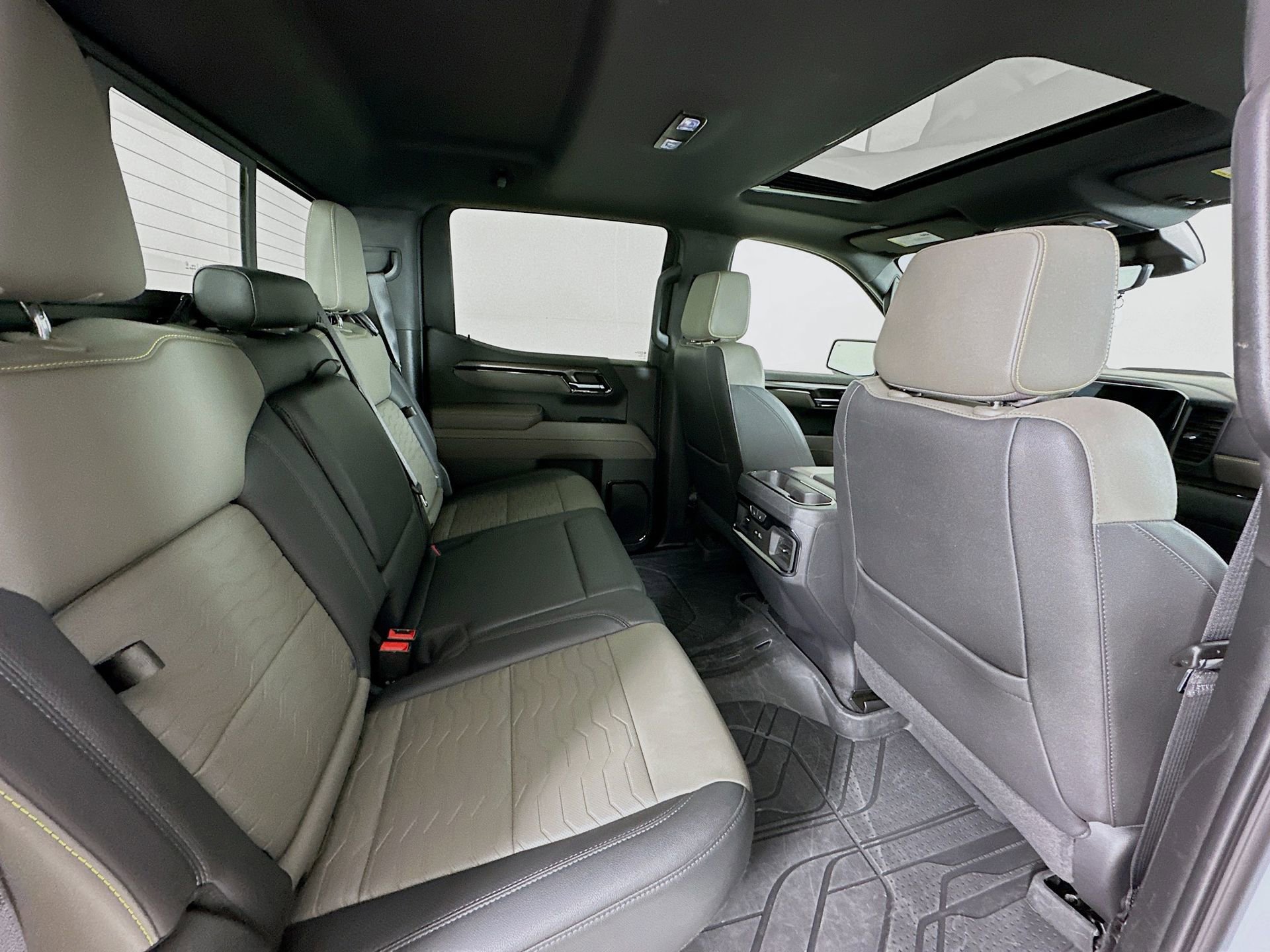 Used 2023 Chevrolet Silverado 1500 ZR2 w/ Technology Package image 29