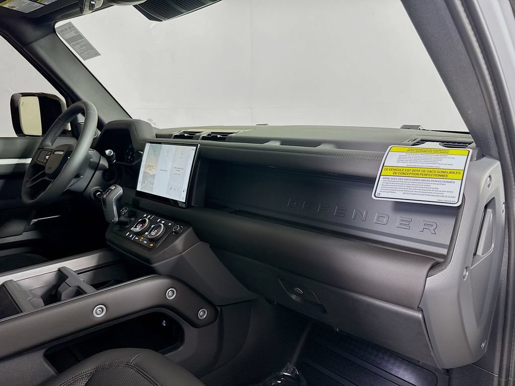 Certified 2025 Land Rover Defender 110 S AWD/4WD image 31