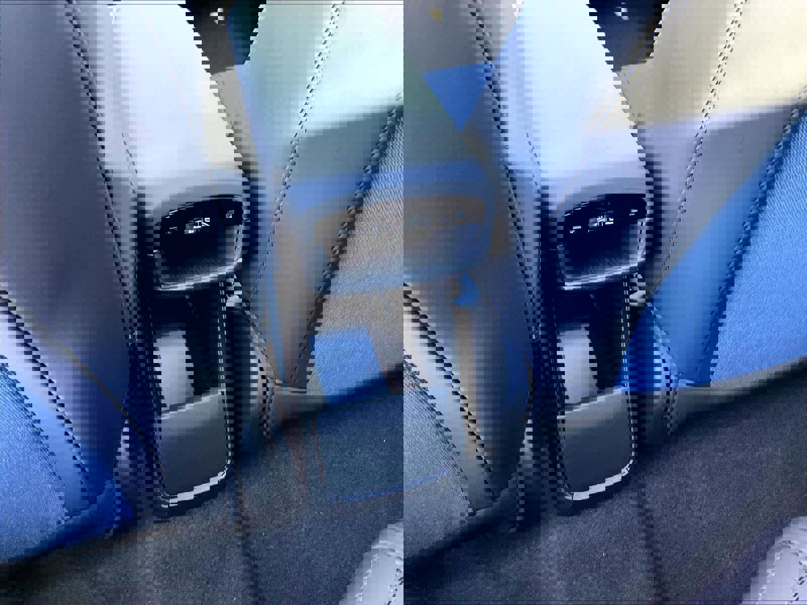 New 2026 Volvo EX30 Plus w/ Protection Package Premier image 16