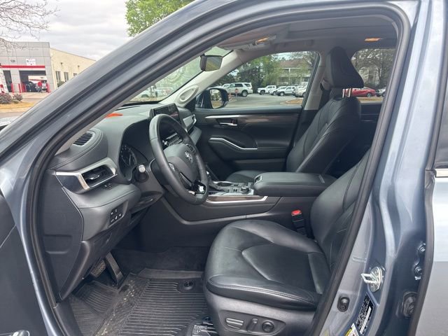 Used 2021 Toyota Highlander Platinum AWD/4WD image 24