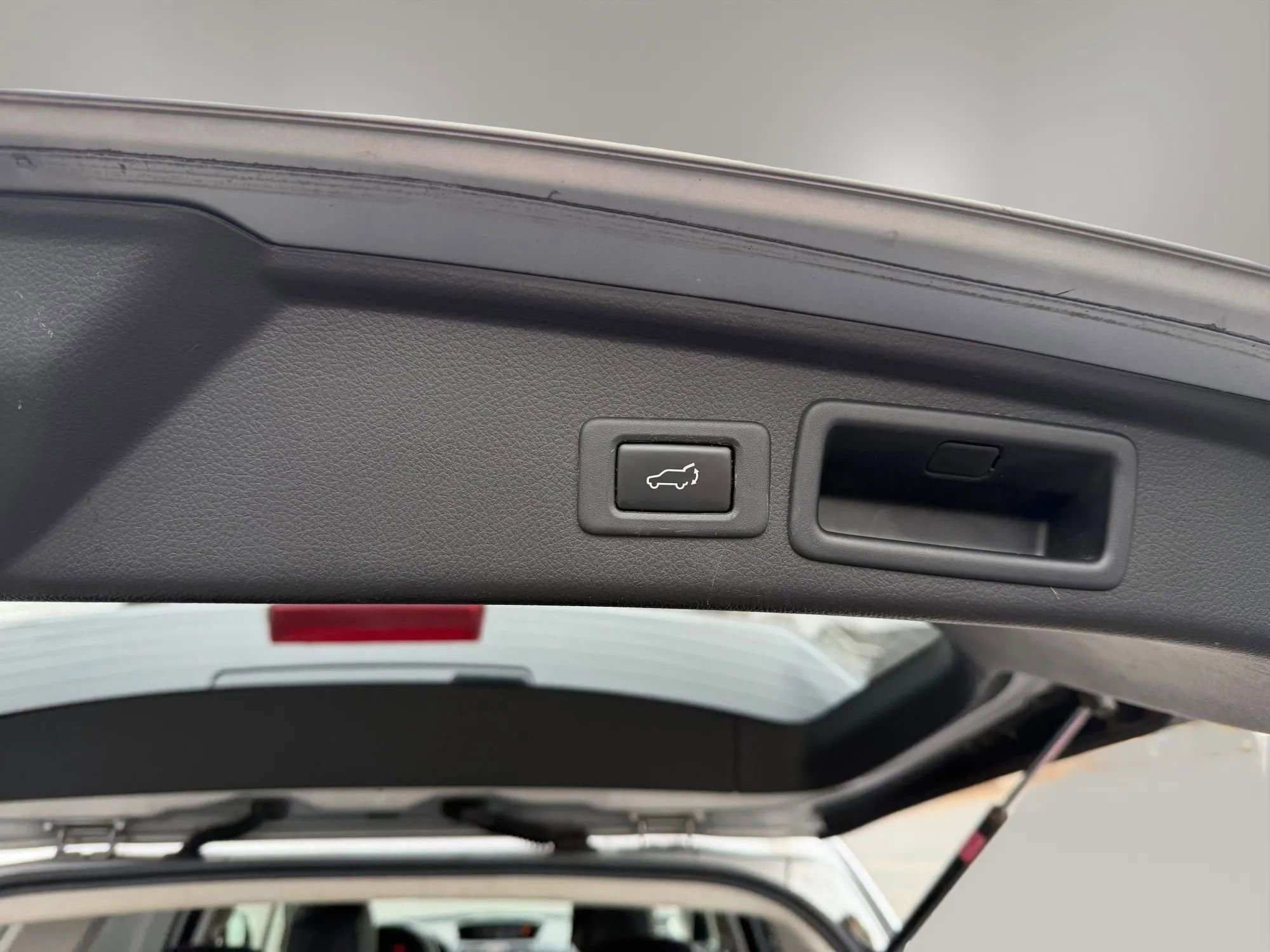 Used 2014 Subaru Forester 2.5i Limited image 9