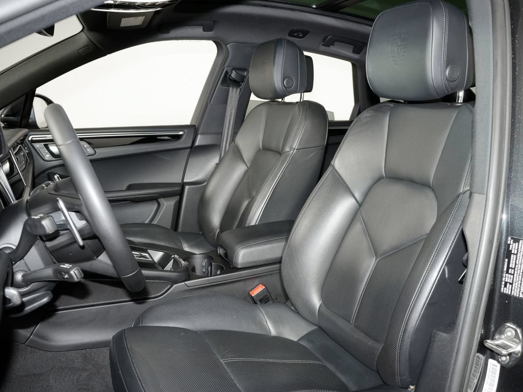Certified 2023 Porsche Macan S AWD/4WD image 5