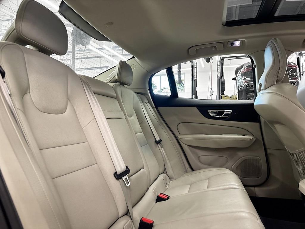 Used 2021 Volvo S60 T5 Momentum image 16