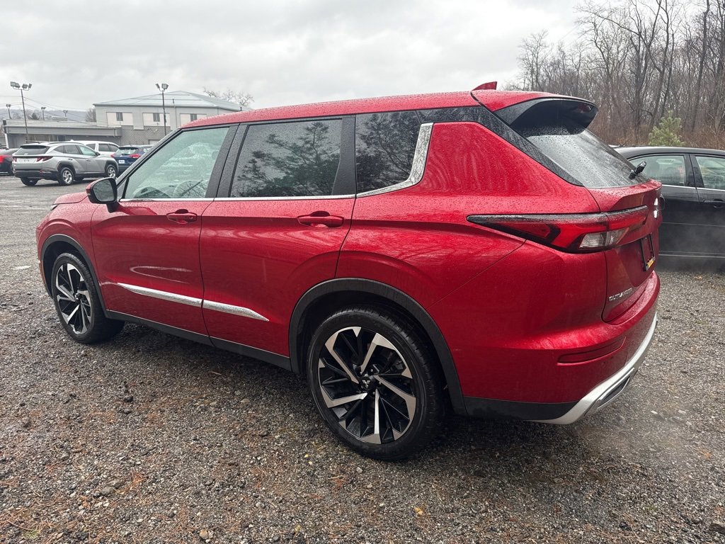Used 2022 Mitsubishi Outlander SE image 7