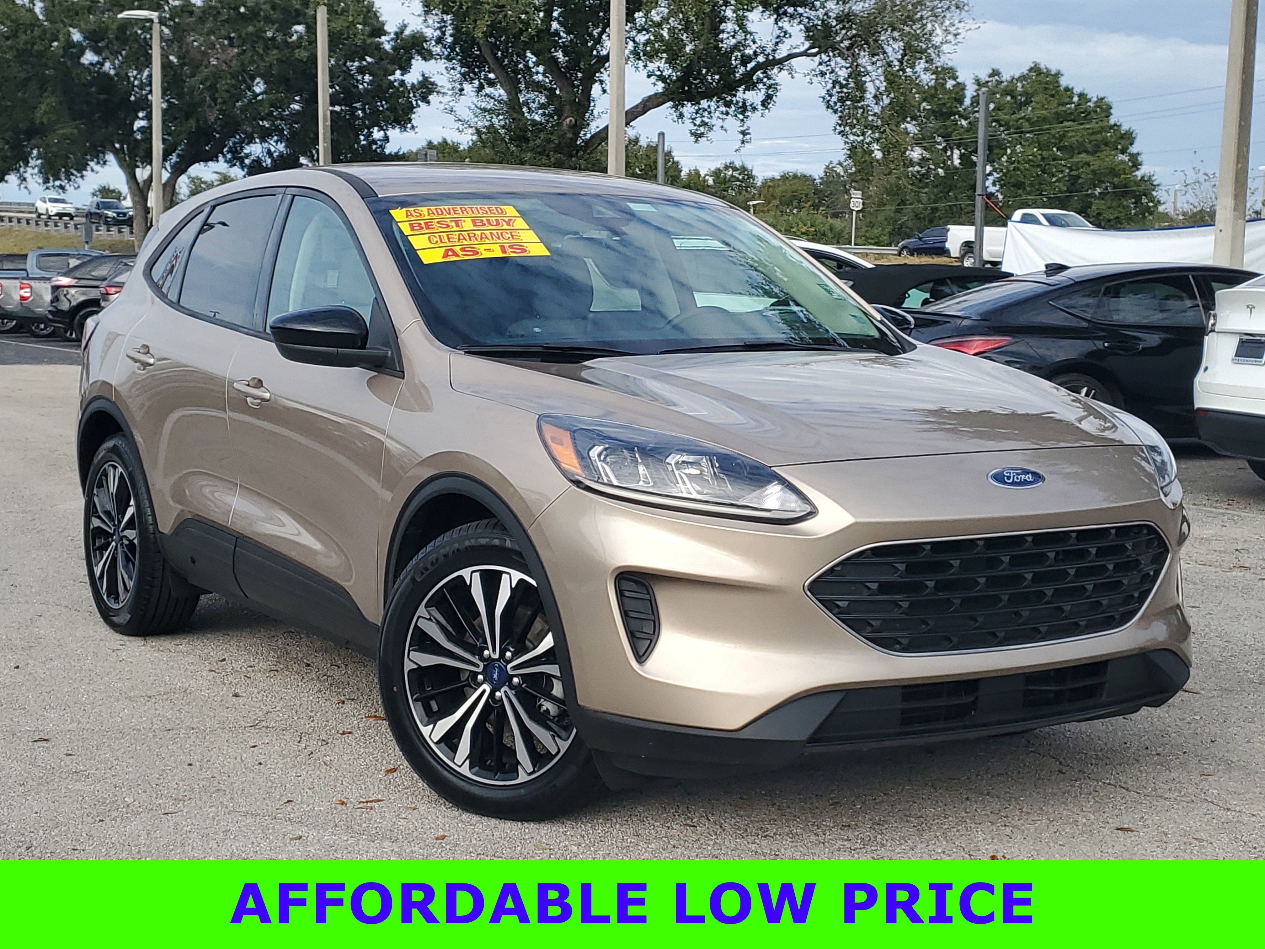 Used 2021 Ford Escape SE w/ SE Sport Appearance Package image 1