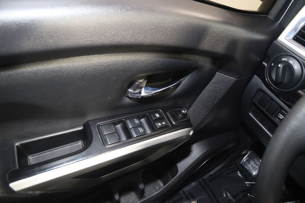 Used 2017 Nissan Titan SV AWD/4WD image 23
