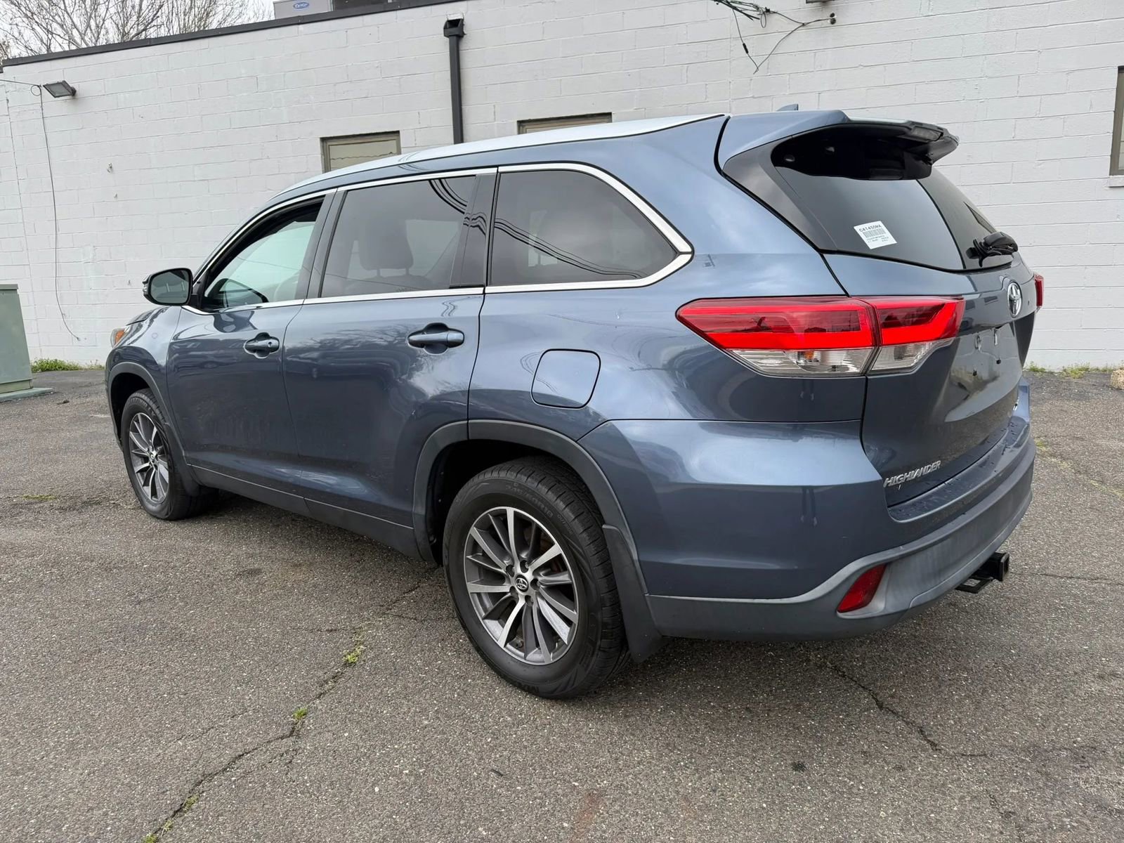 Used 2019 Toyota Highlander XLE AWD/4WD image 9