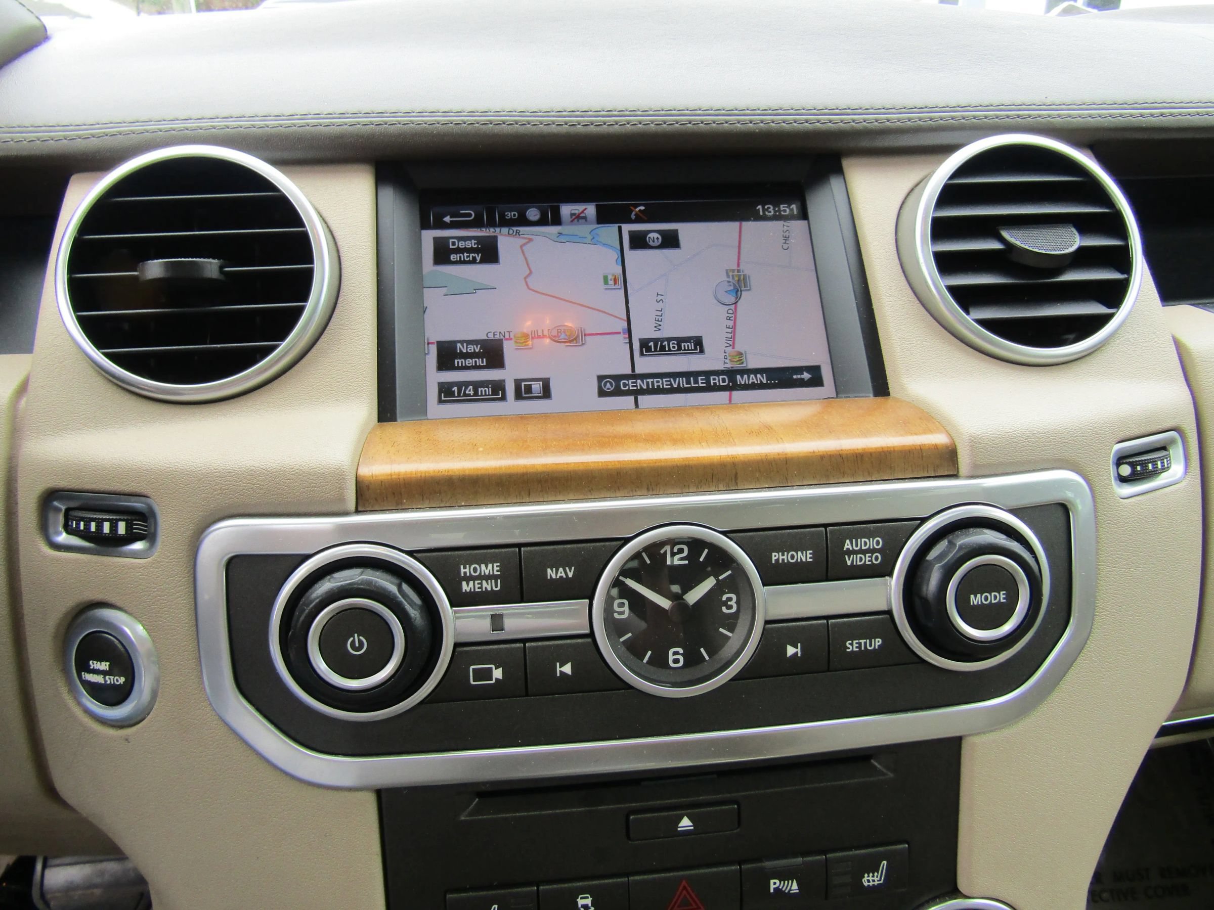 Used 2016 Land Rover LR4 HSE LUX AWD/4WD image 27