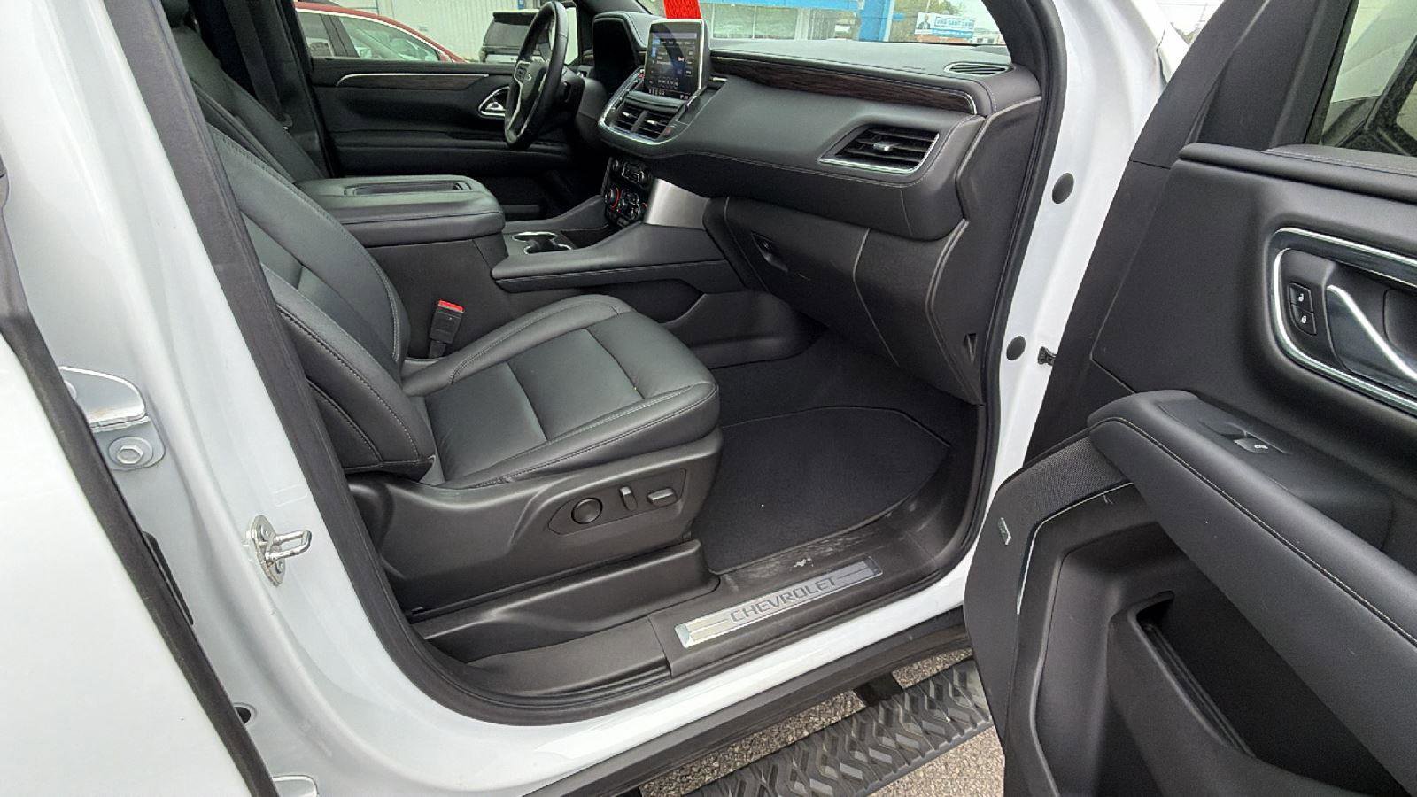 Used 2021 Chevrolet Tahoe Z71 w/ Luxury Package image 17