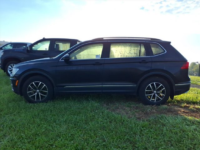 Used 2021 Volkswagen Tiguan SE w/ Panoramic Sunroof Package AWD/4WD image 9