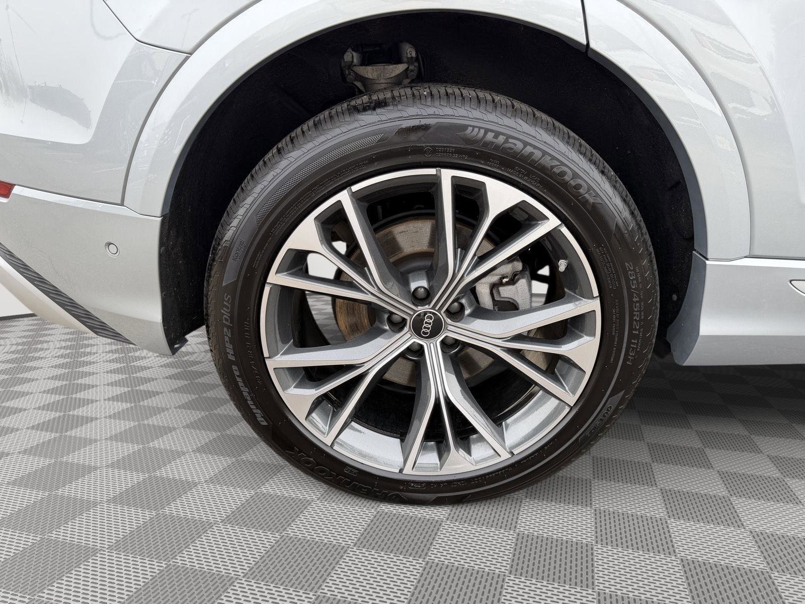 Used 2025 Audi Q8 Premium w/ Convenience Package image 9