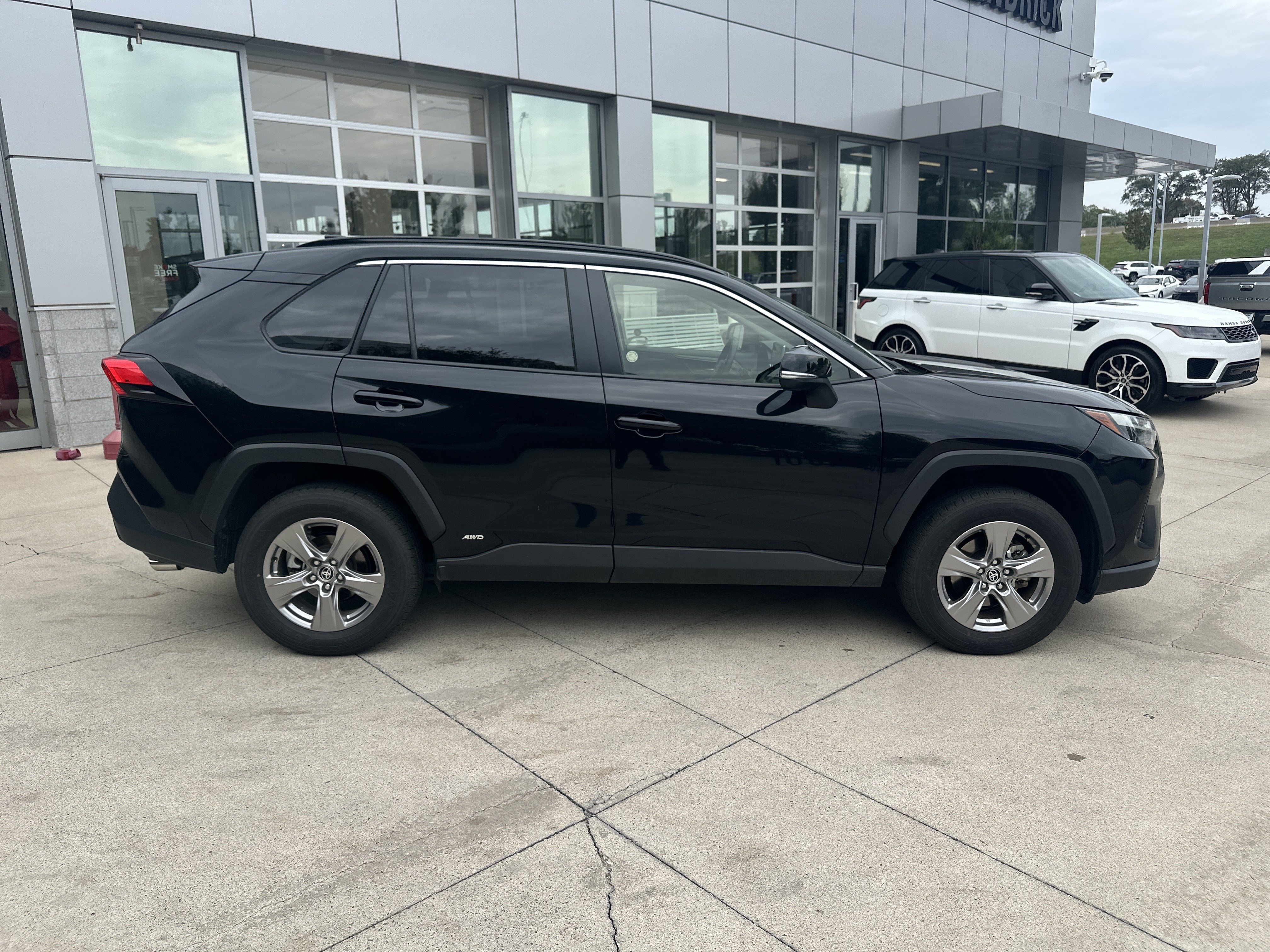 Used 2025 Toyota RAV4 XLE w/ Convenience Package AWD/4WD image 10