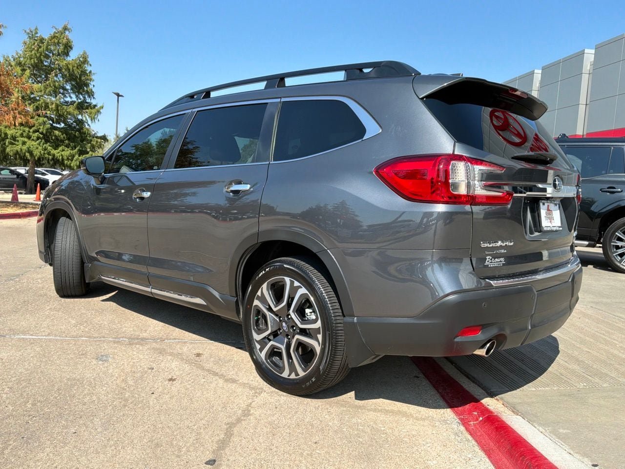 Used 2024 Subaru Ascent Touring w/ Popular Package #2 AWD/4WD image 8