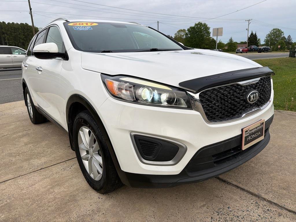 Used 2017 Kia Sorento LX w/ LX Convenience Package image 2